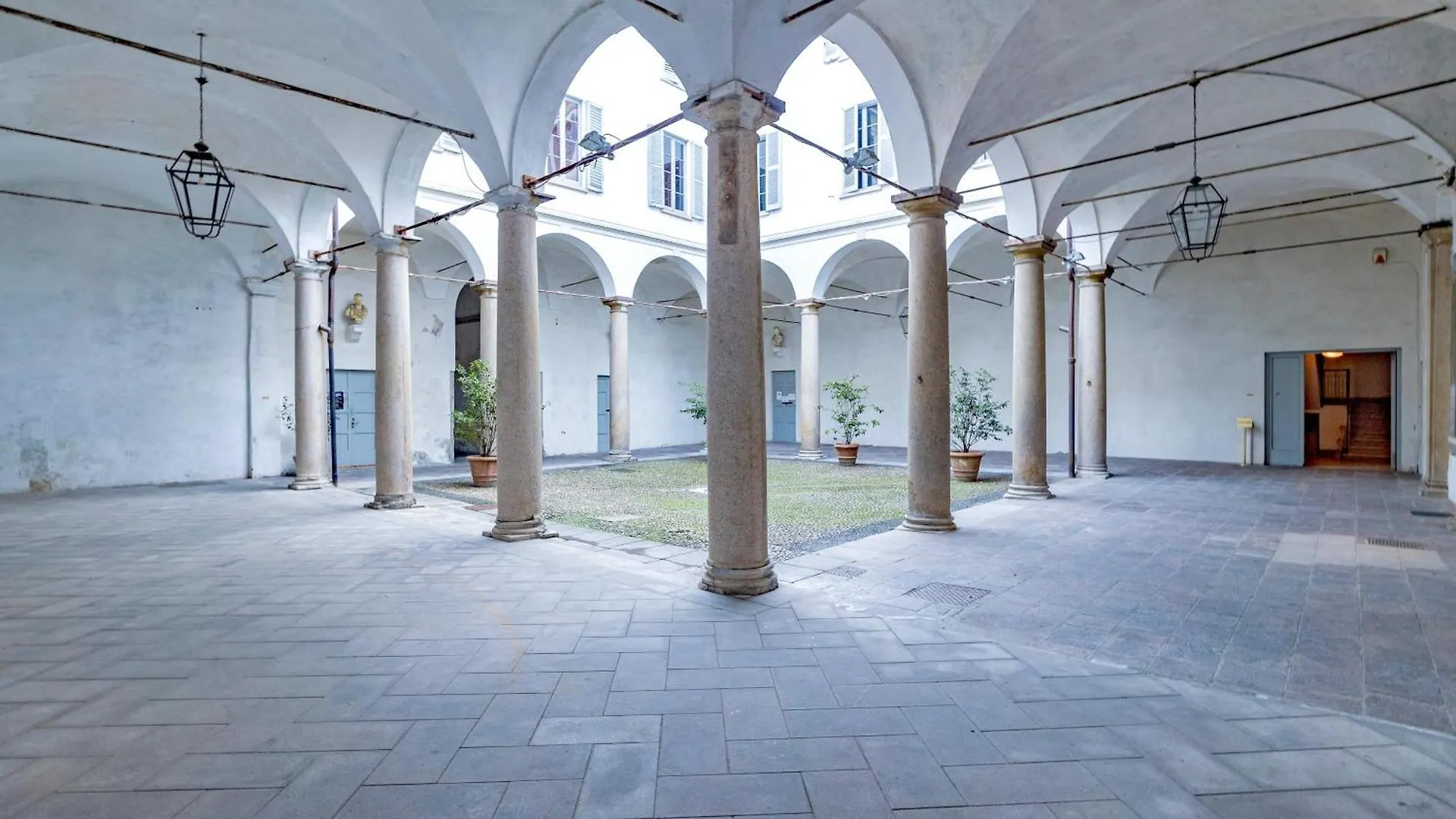Urban Domus, Duomo, Milan Apartment