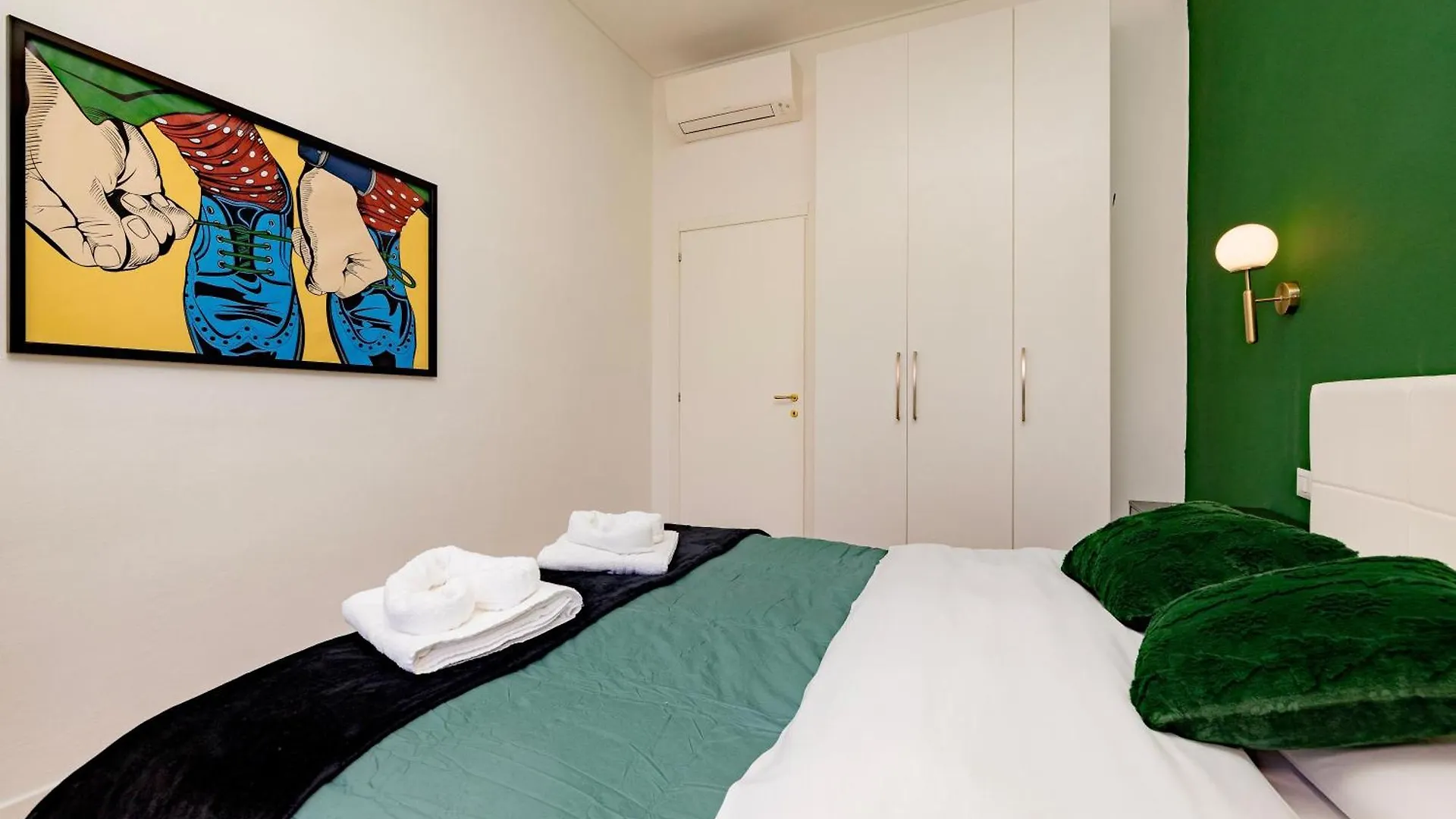 Urban Domus, Duomo, Milan Apartment